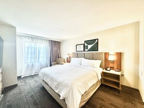 Studio Suite, 1 King Bed, Kitchen | In-room safe, desk, soundproofing, iron/ironing board - Staybridge Suites East Stroudsburg - Poconos by IHG (East Stroudsburg)