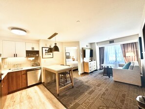 In-room safe, desk, soundproofing, iron/ironing board - Staybridge Suites East Stroudsburg - Poconos by IHG (East Stroudsburg)