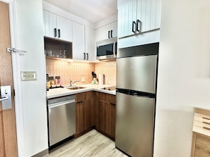 Microwave, stovetop, dishwasher, coffee/tea maker