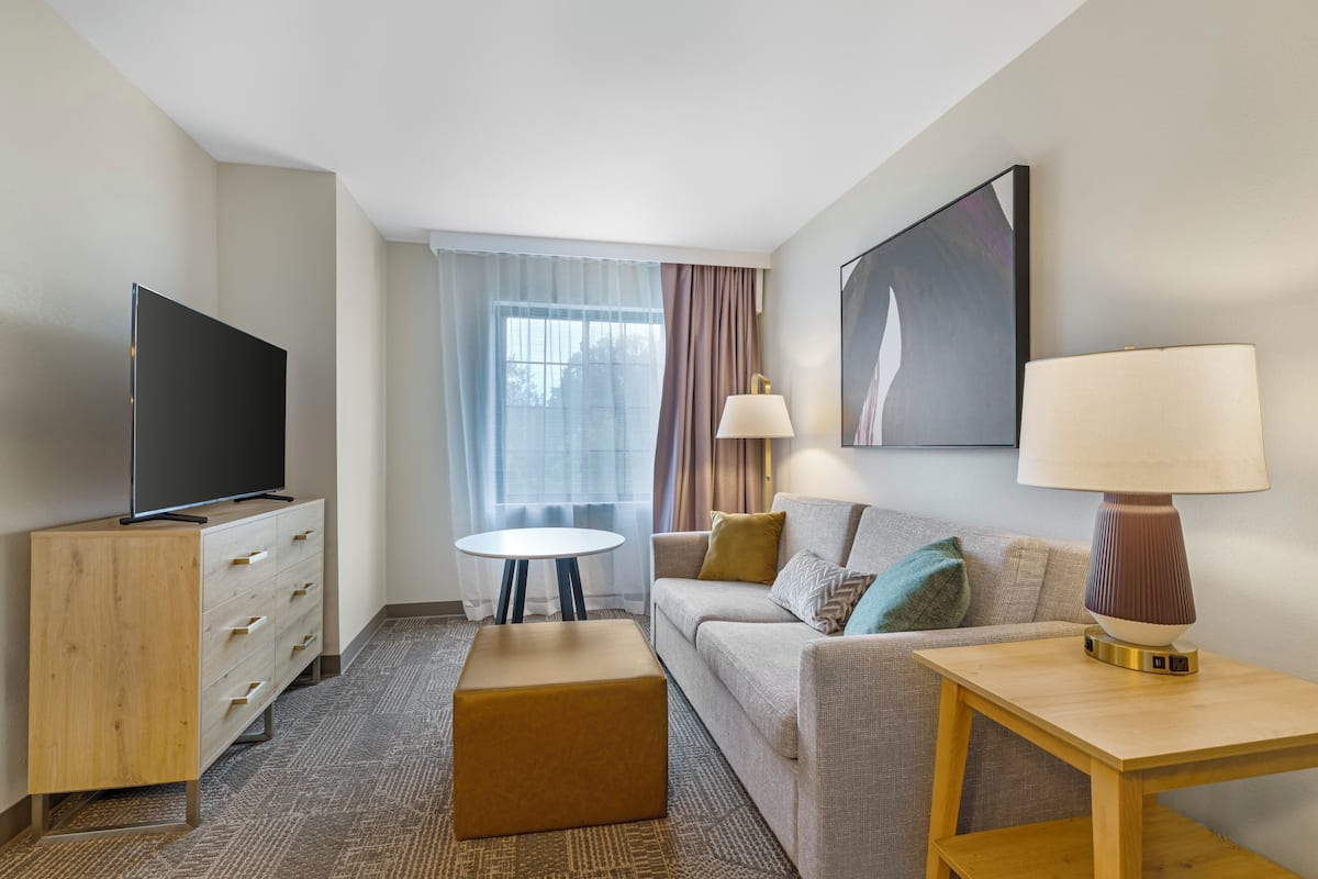 Suite, 1 Bedroom, Kitchen (1 King) | Room amenity