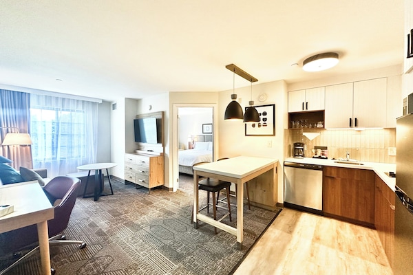 Suite, 1 Bedroom, Kitchen (1 King) | In-room safe, desk, iron/ironing board, cribs (free)