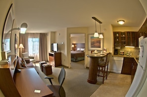 Suite, 1 Bedroom, Kitchen (1 King)