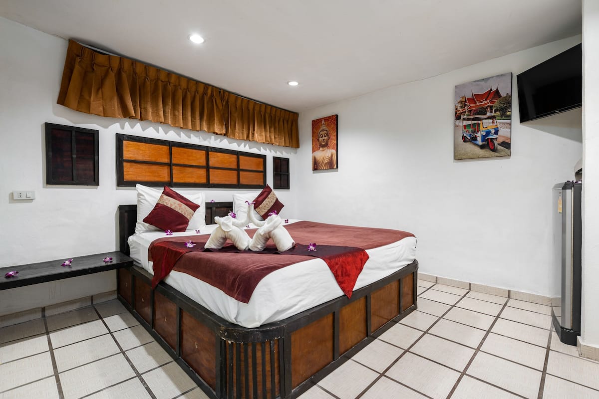 In-room safe, rollaway beds, free WiFi