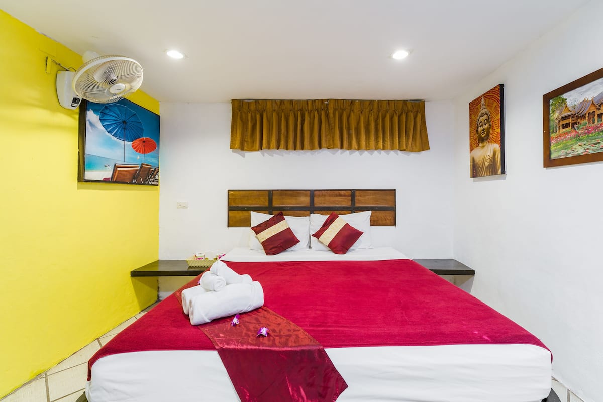 In-room safe, rollaway beds, free WiFi