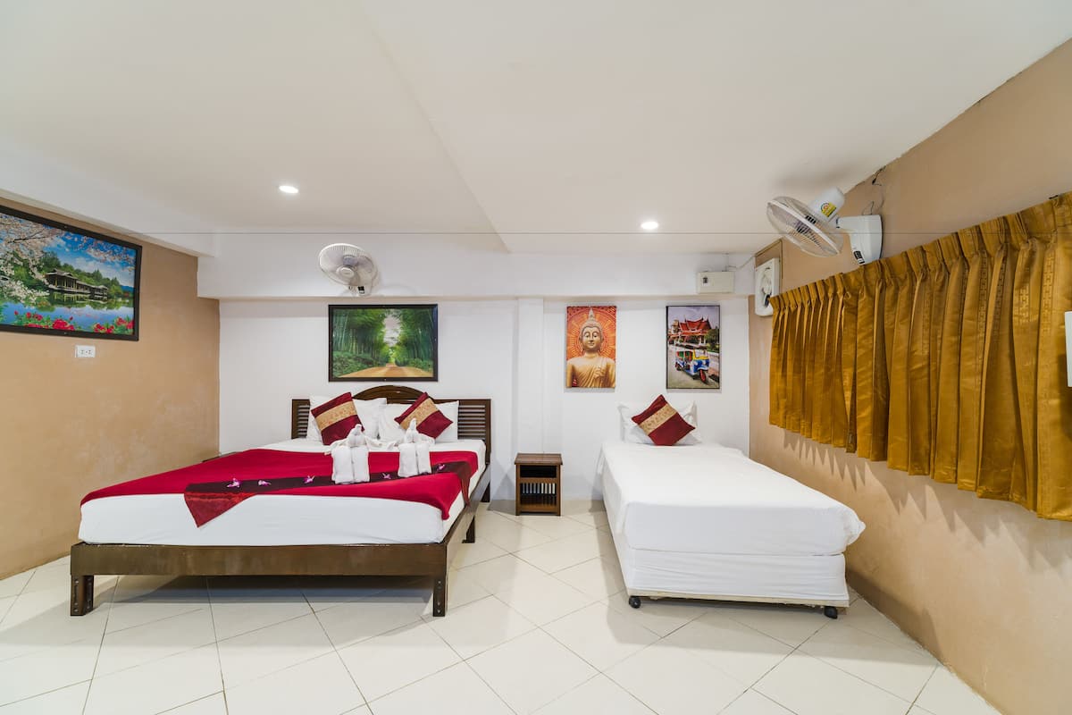 In-room safe, rollaway beds, free WiFi