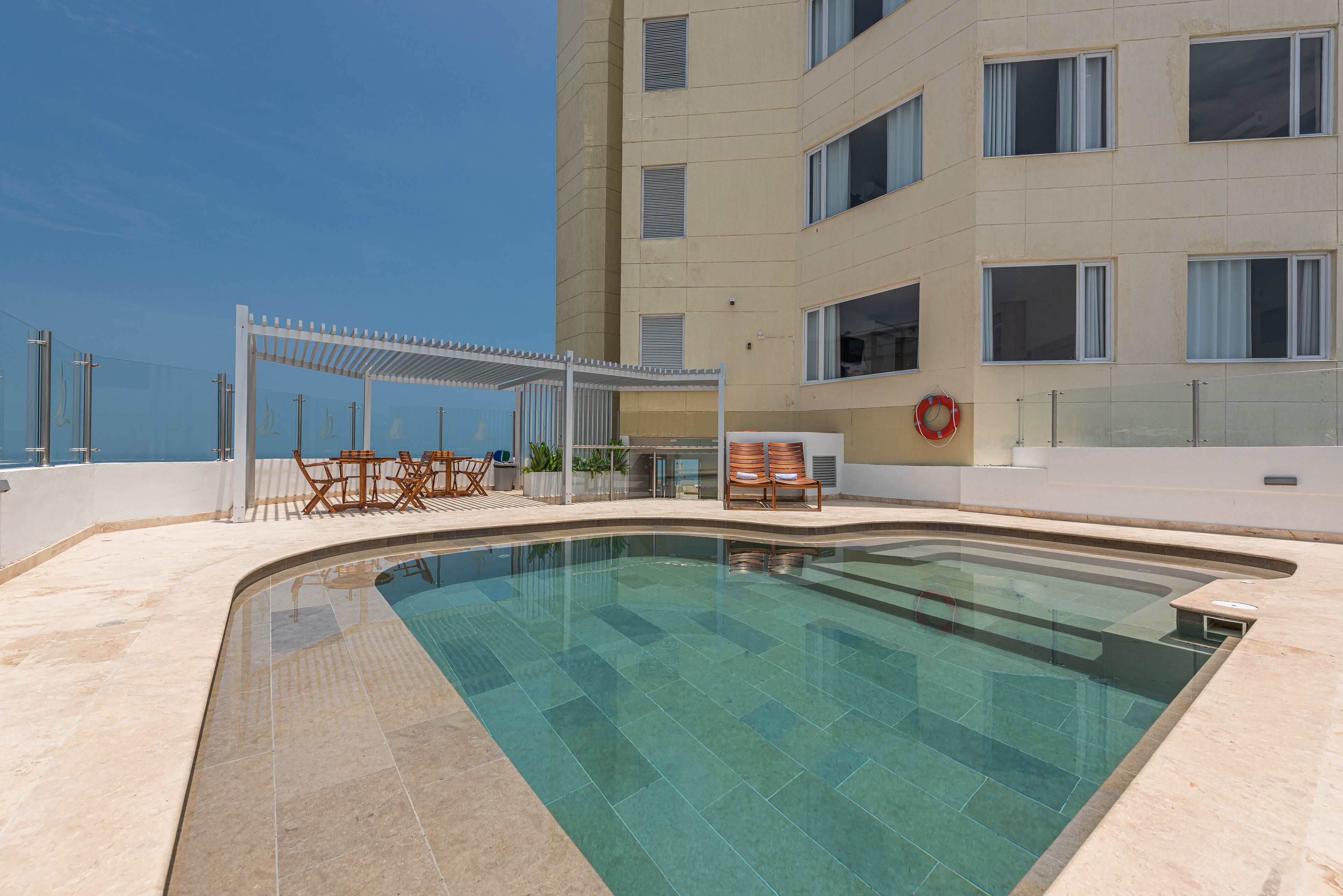 2 utendørsbassenger