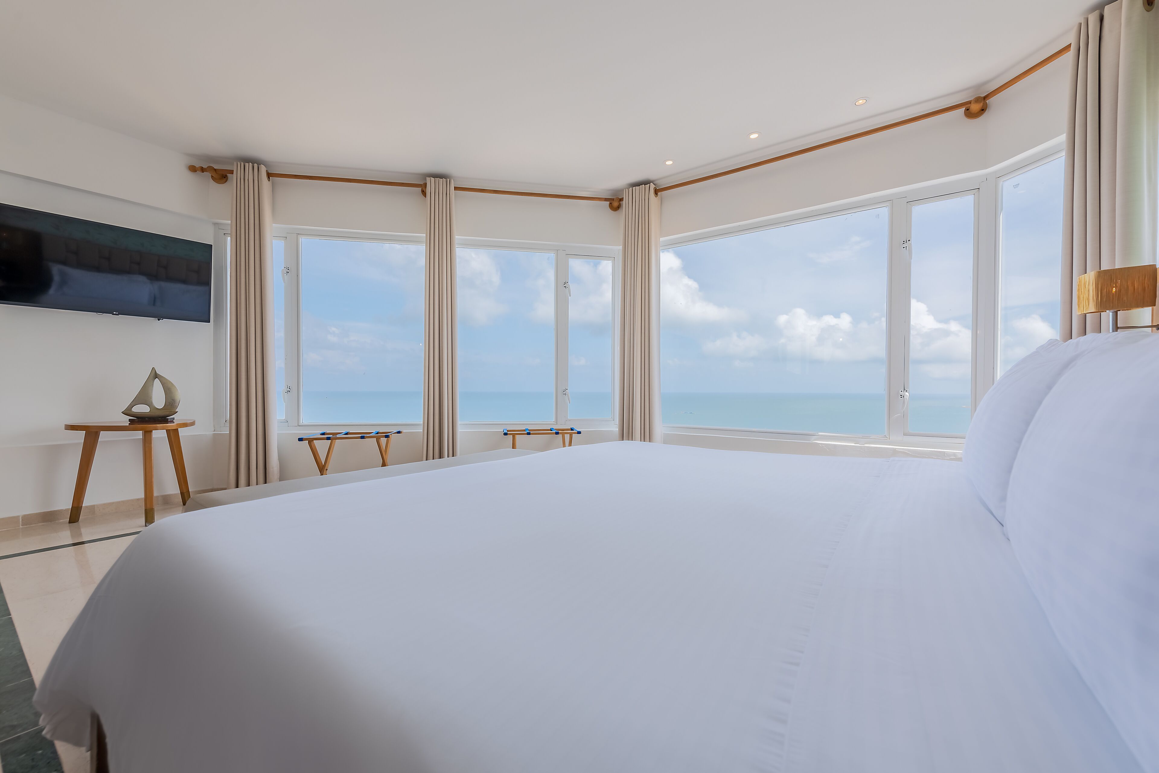 Deluxe Room, Ocean View | Premium bedding, down comforters, blackout drapes, soundproofing