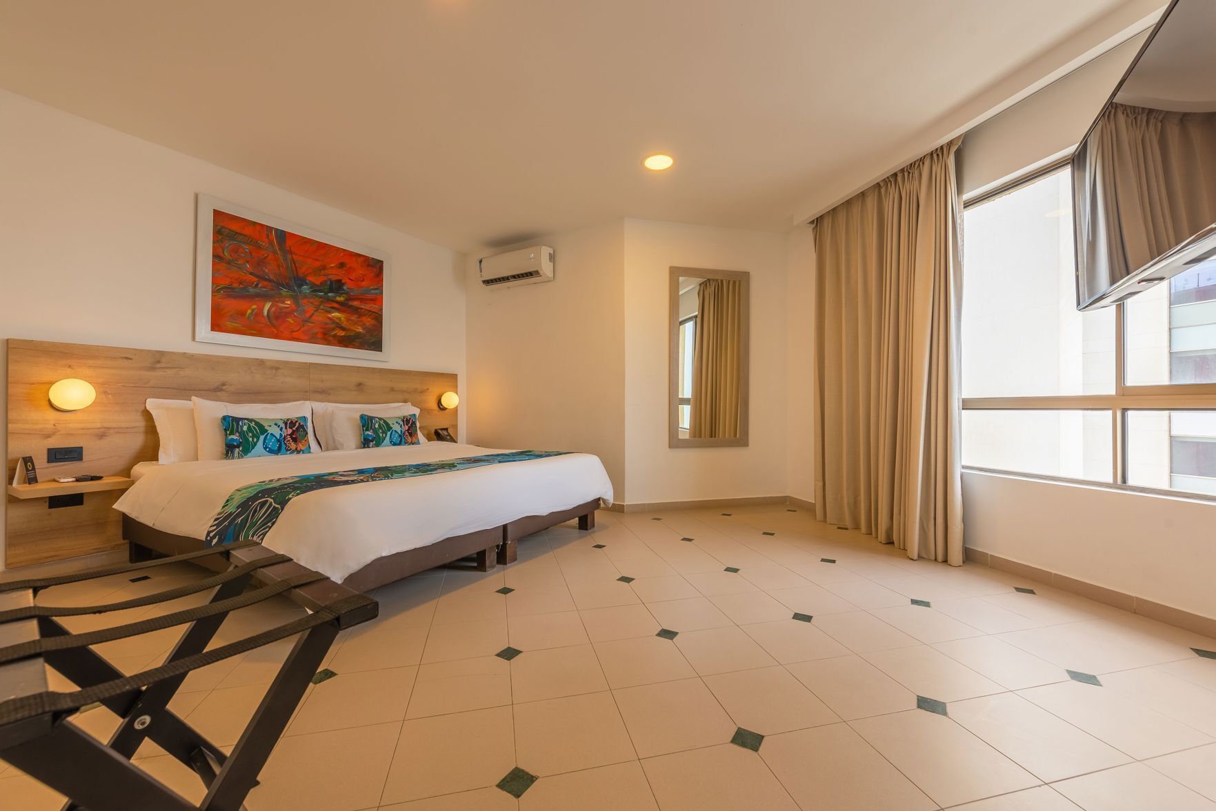 Sengetøy av topp kvalitet, dundyner, blendingsgardiner og lydisolert