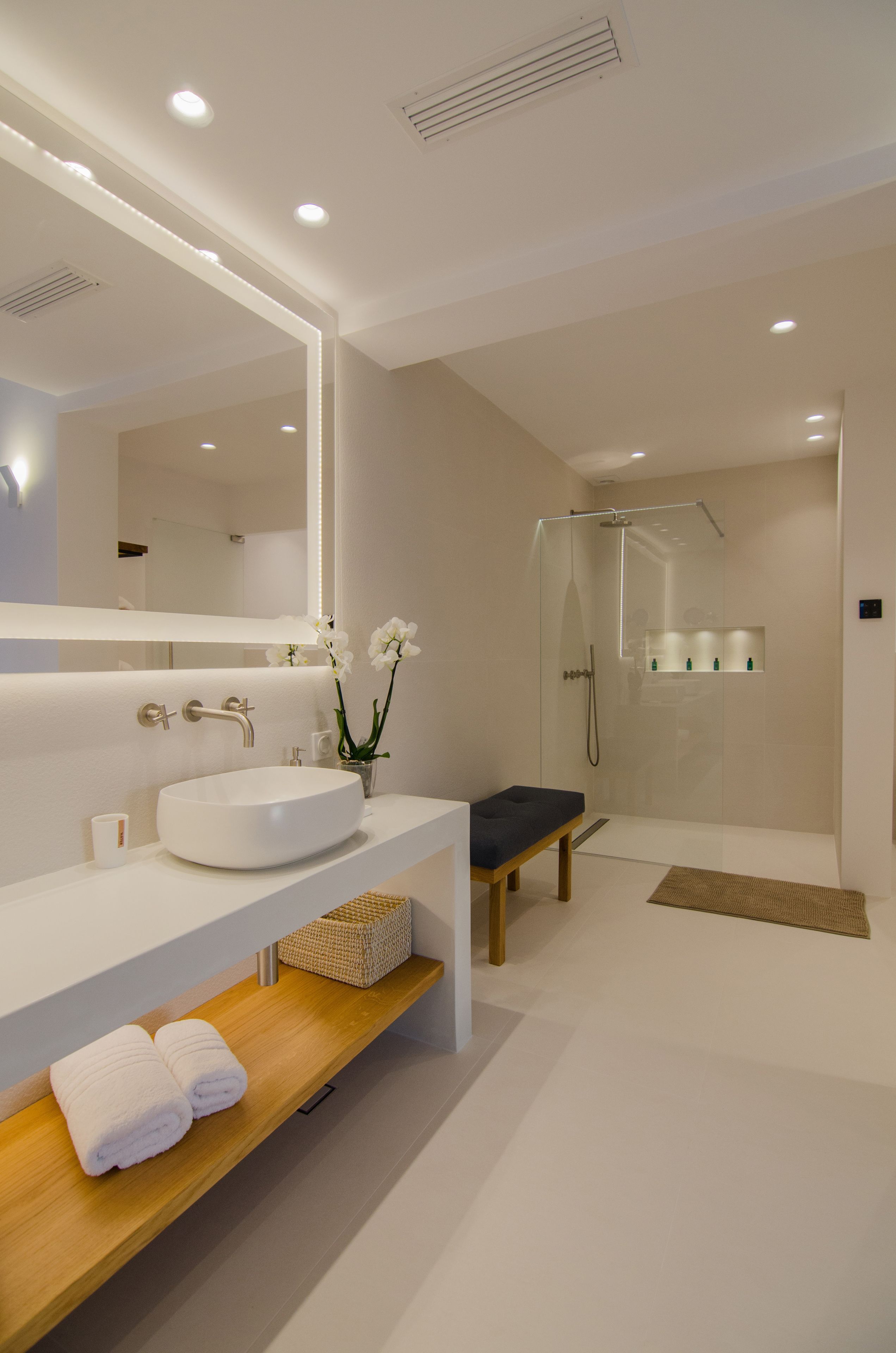 superior double room, 1 queen bed | bathroom | free toiletries, hair dryer, bathrobes, towels