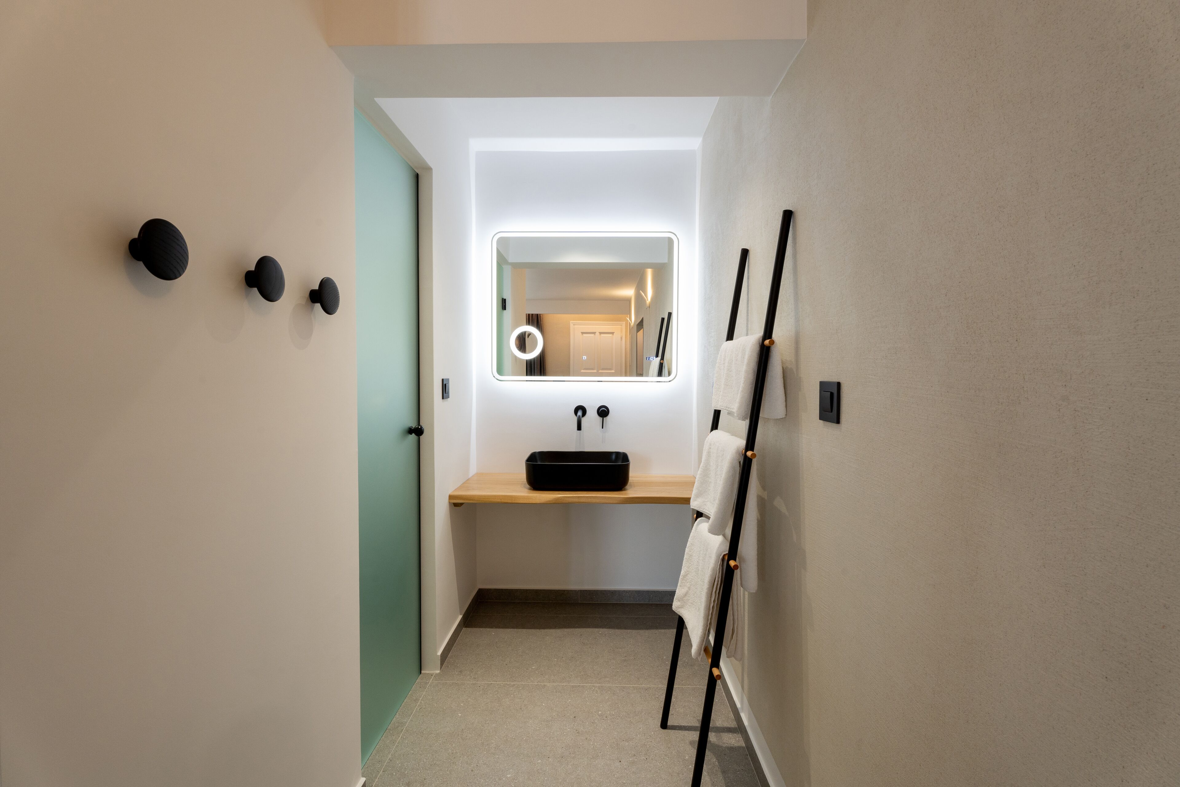 superior double room (pool side) | bathroom | free toiletries, hair dryer, bathrobes, towels