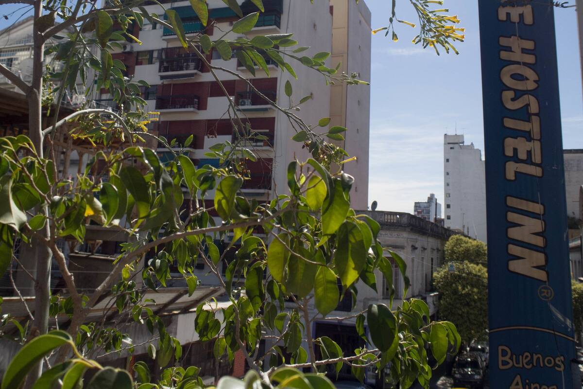 Dortoir Partagé, dortoir mixte, salle de bains commune (6 People) | Vue sur la rue