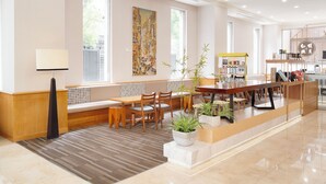 A spacious hotel lobby with a seating area, a reception desk, and large windows. - Hotel Sunroute Taipei (Taipei)