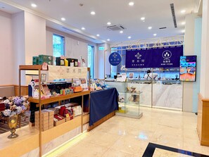 Lobby sitting area - Hotel Sunroute Taipei (Taipei)