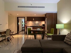 40 厘米平面電視連衛星電視頻道、電視