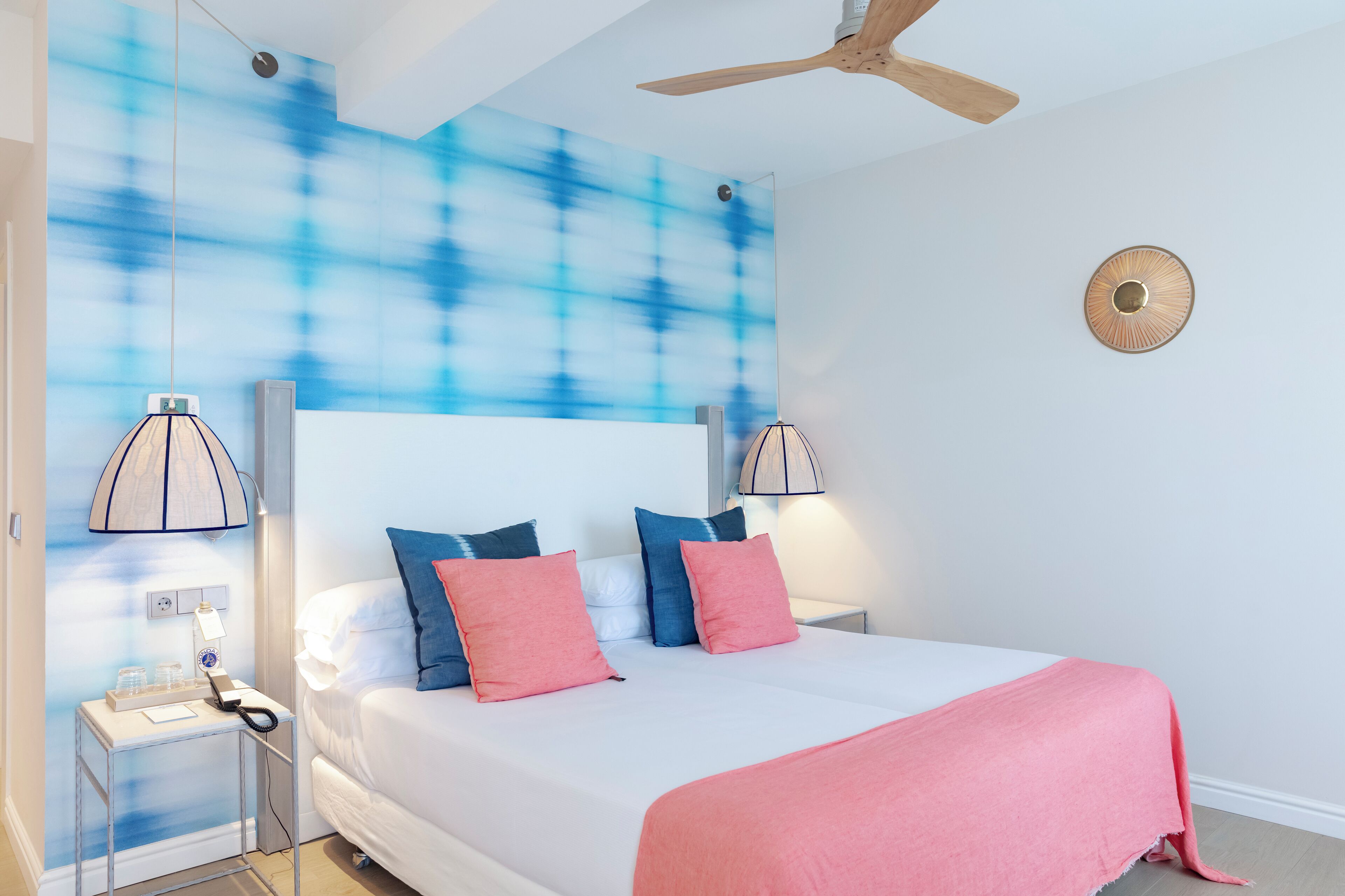 ห้องแฟมิลี่ | ตู้นิรภัยในห้องพัก, โต๊ะทำงาน, ห้องเก็บเสียง, เตารีด/โต๊ะรีดผ้า