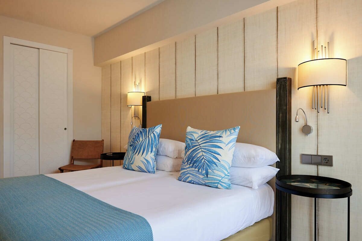In-room safe, desk, soundproofing, iron/ironing board