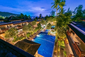 2 outdoor pools, pool umbrellas, sun loungers