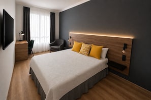 Minibar, in-room safe, desk, laptop workspace - eó Gran Canaria Aeropuerto - Business and Events (Santa Lucia)