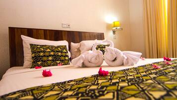 Executive Suite | 1 bedroom, minibar, desk, laptop workspace