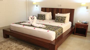 1 bedroom, minibar, desk, laptop workspace