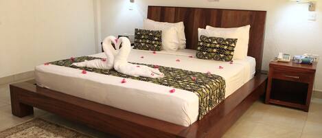 1 bedroom, minibar, desk, laptop workspace