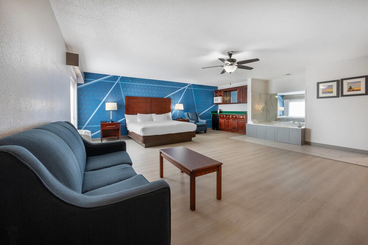 Suite, 1 King Bed with Sofa bed, Non Smoking | Minibar, desk, laptop workspace, iron/ironing board