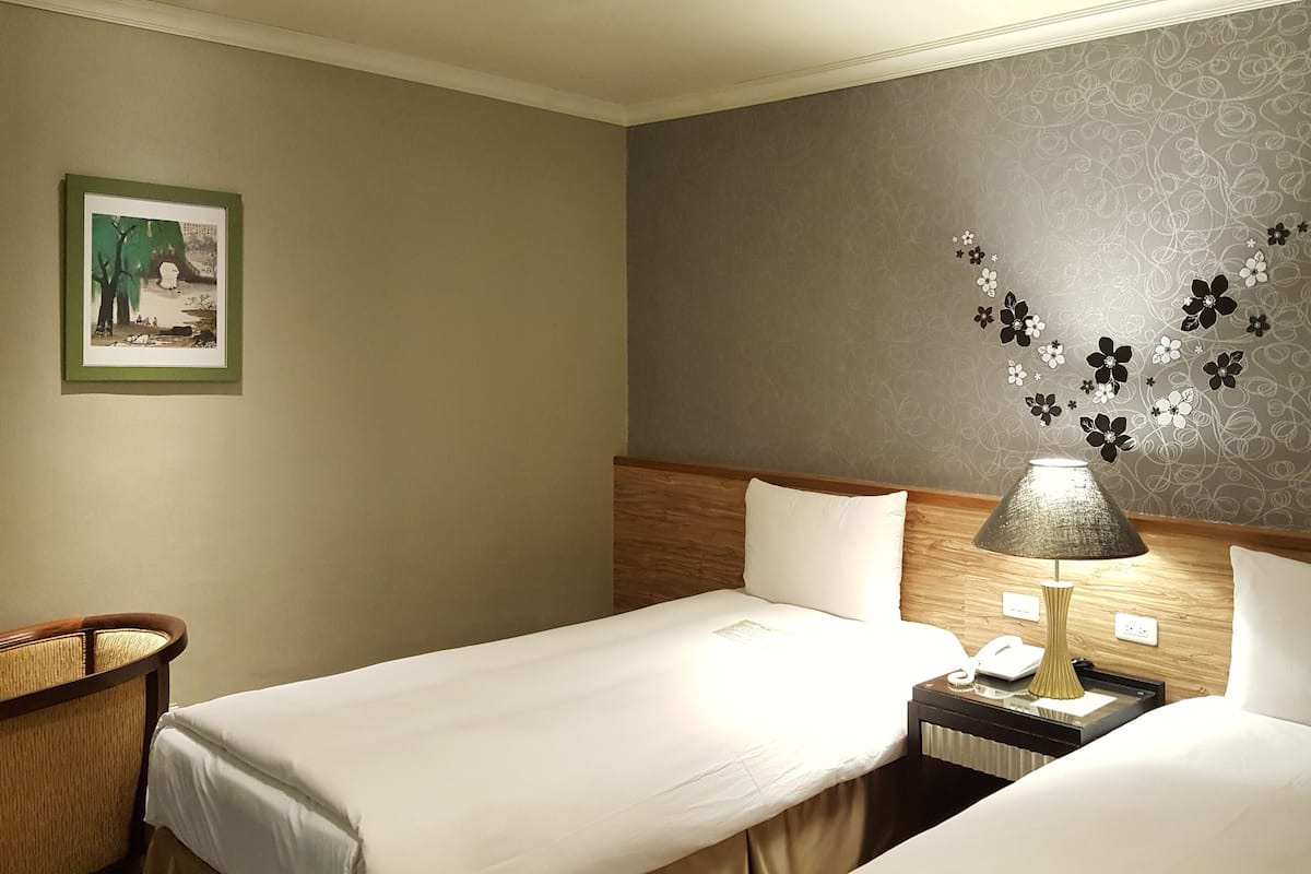 Down comforters, Select Comfort beds, in-room safe, desk