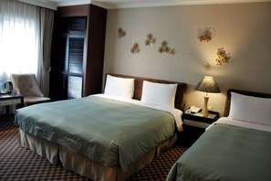 標準三人房 (With Window) | 羽絨被、Select Comfort 床墊、客房內保險箱、書桌