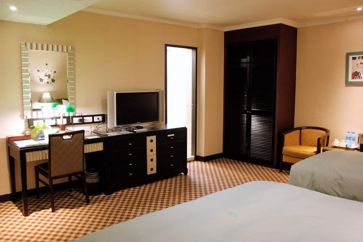 Down comforters, Select Comfort beds, in-room safe, desk