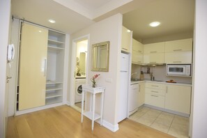 Suite, 2 camere da letto | Cucina privata | Frigorifero, microonde, piano cottura, lavastoviglie