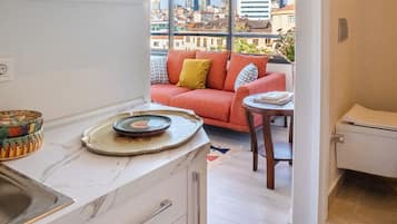 City Duplex, 2 Bedrooms, City View | Premium bedding, in-room safe, desk, laptop workspace