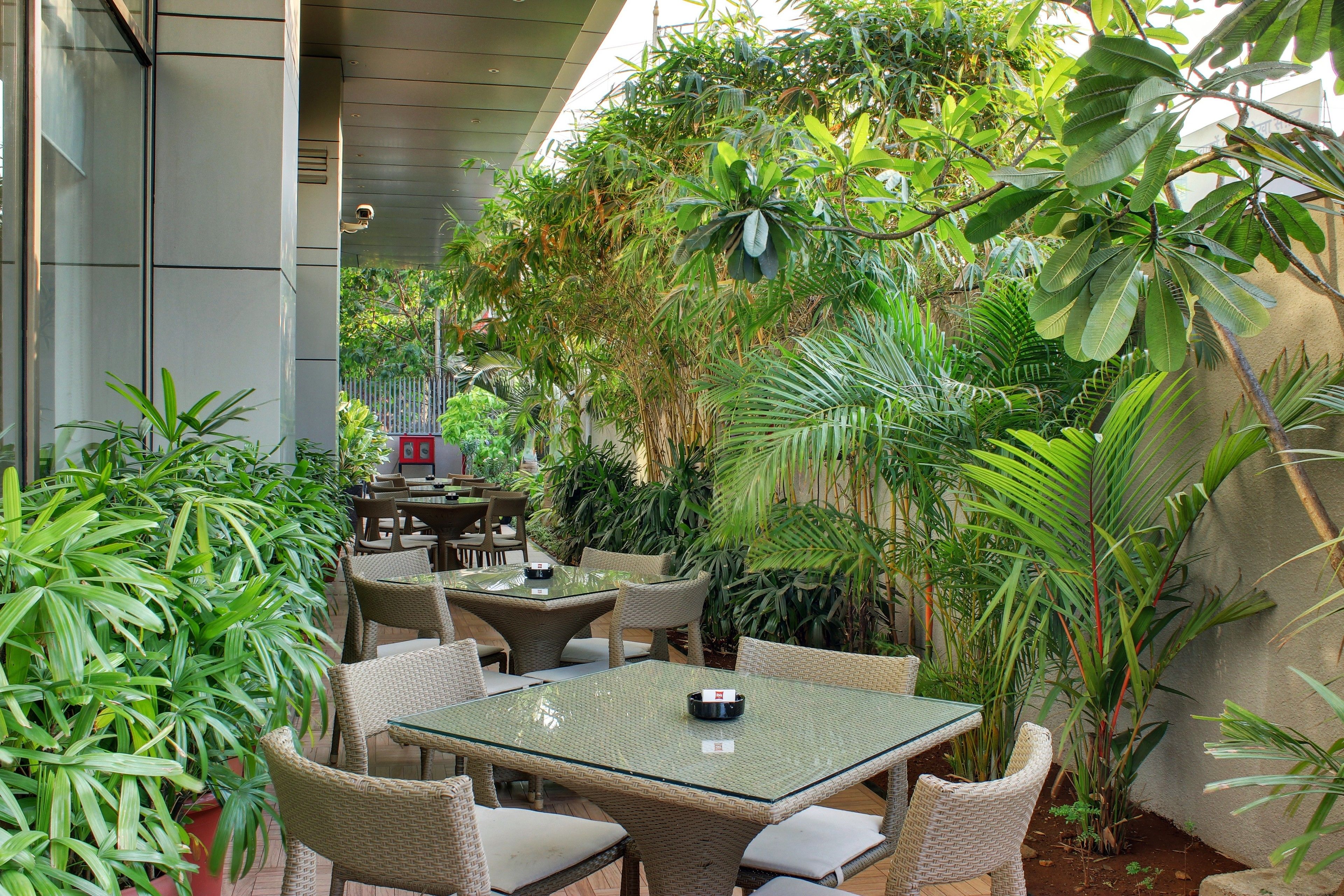 Breakfast, lunch and dinner served