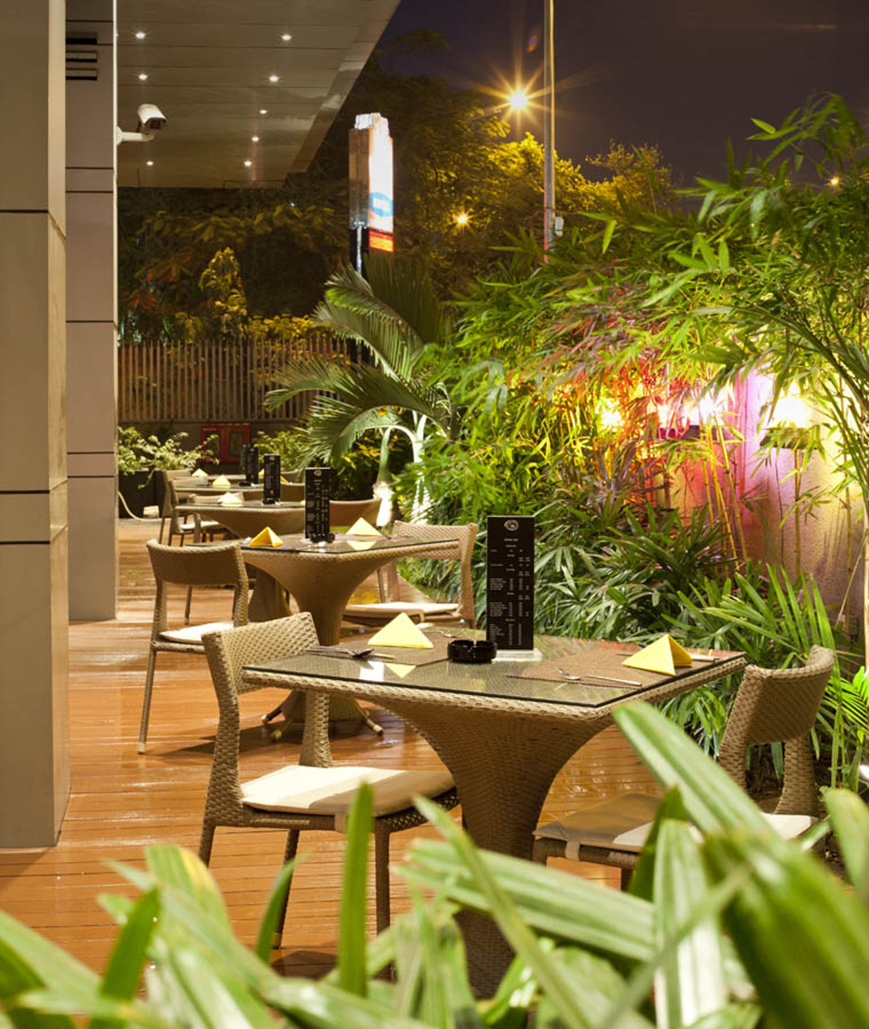 Breakfast, lunch and dinner served