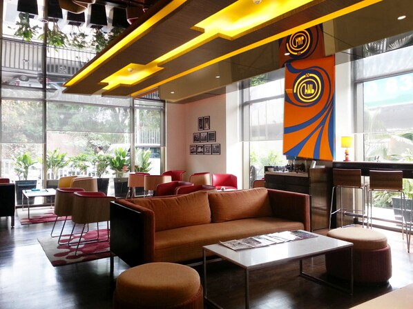 Lobby lounge, alfresco dining, open 24 hours