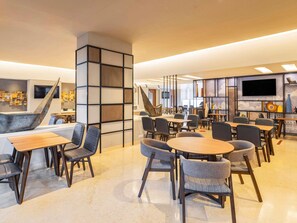 Breakfast, lunch and dinner served - ibis Mumbai Airport Hotel (Mumbai)