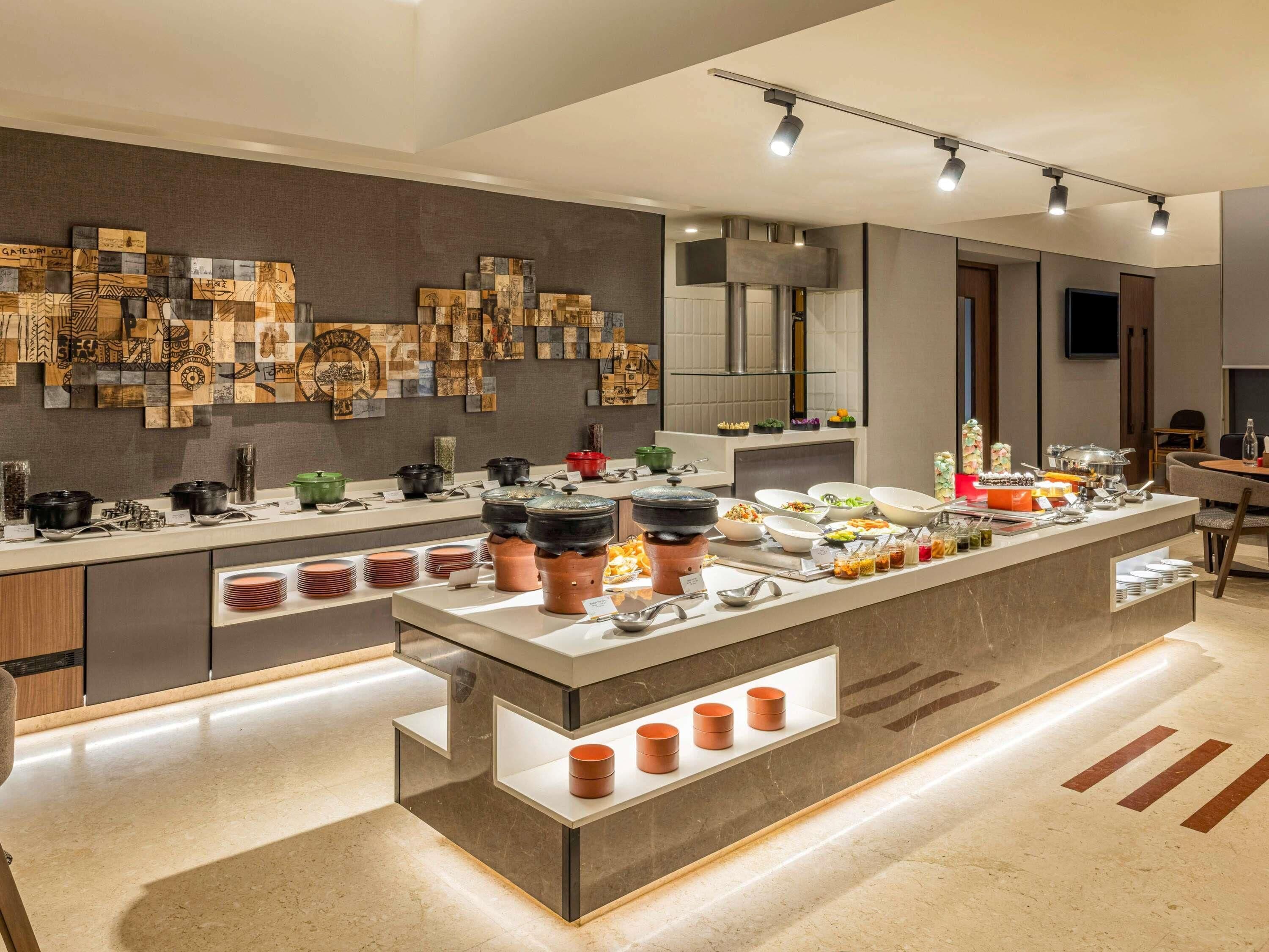 Petit déjeuner, déjeuner et dîner servis sur place