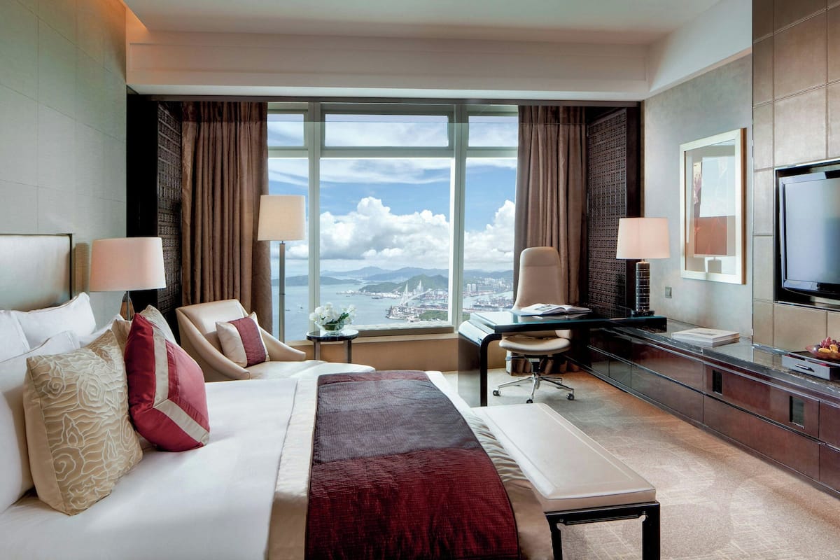 Deluxe Room, 1 King Bed (View) | 1 bedroom, premium bedding, down duvets, minibar