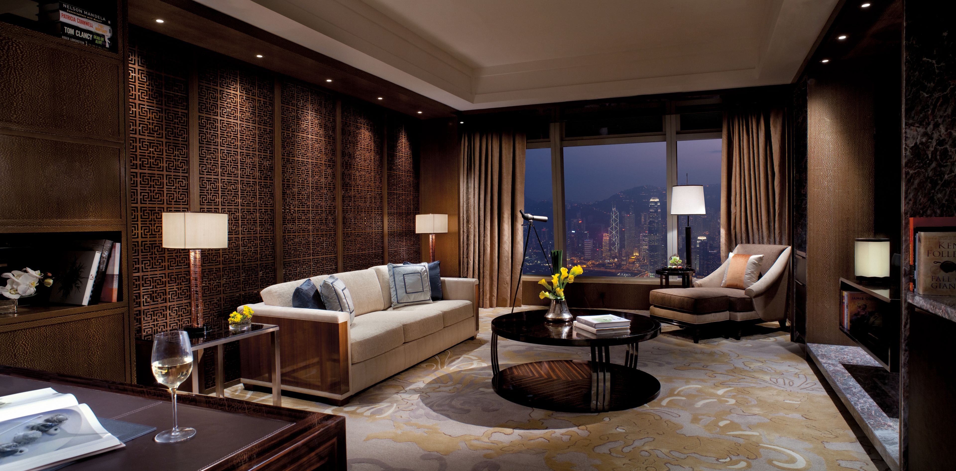 42 インチの液晶テレビ (ケーブル放送視聴可)、テレビ、DVD プレーヤー