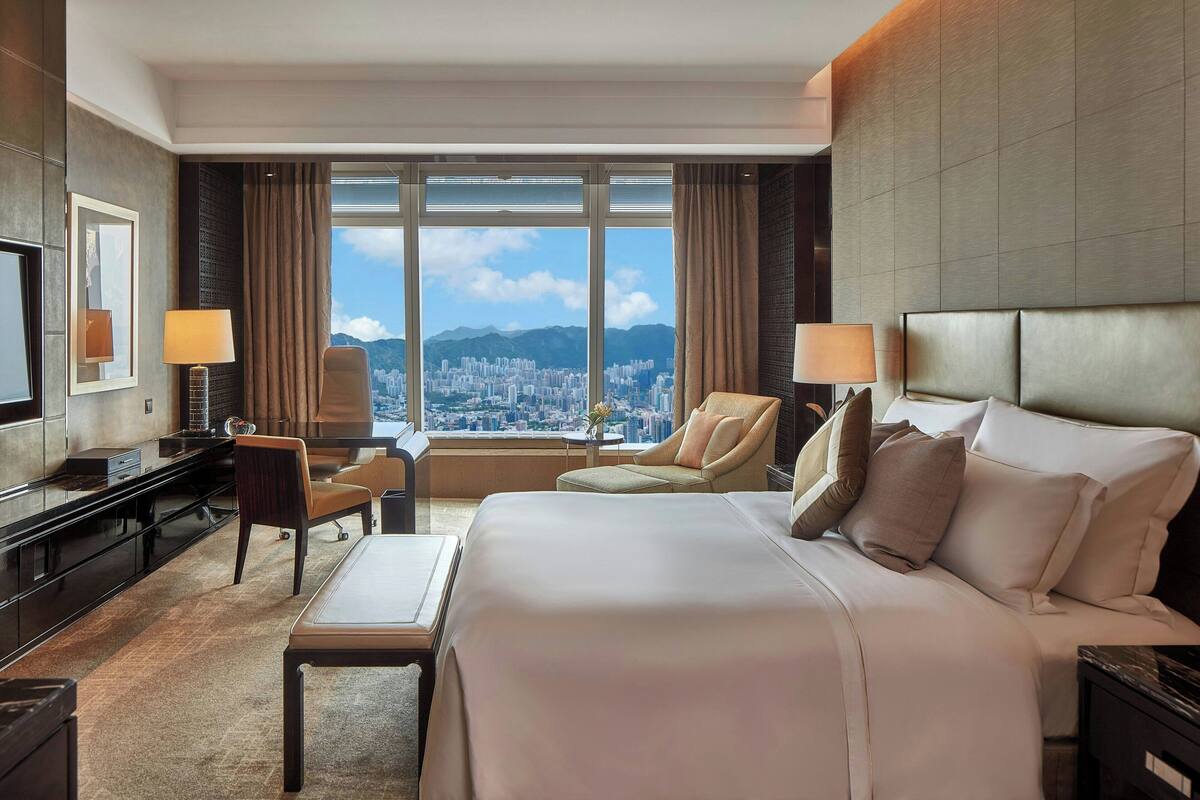 Chambre Deluxe, 1 trÚs grand lit, non-fumeurs, vue ville | 1 chambre, literie de qualité supérieure, couette en duvet d'oie