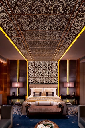 1 bedroom, premium bedding, down duvets, minibar