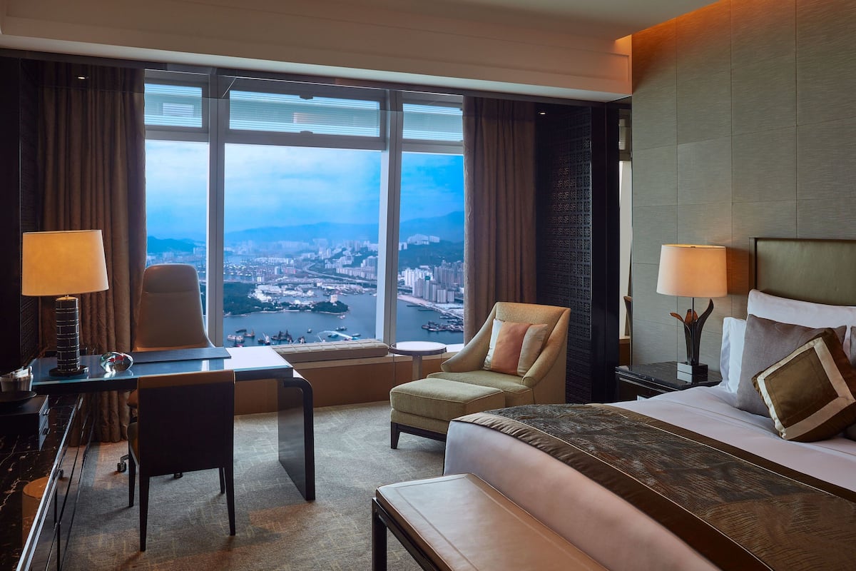 Club Deluxe Seaview Room, Club level, Deluxe Guest Room, 1 King, South China Sea View, Sea View