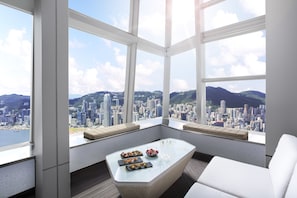2 bars/lounges - The Ritz-Carlton, Hong Kong (Kowloon)