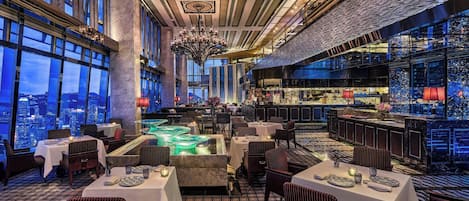 4 restaurants, breakfast, lunch, dinner served; Italian cuisine