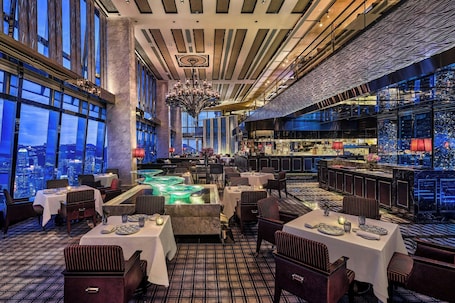 4 restaurants, breakfast, lunch, dinner served; Italian cuisine
