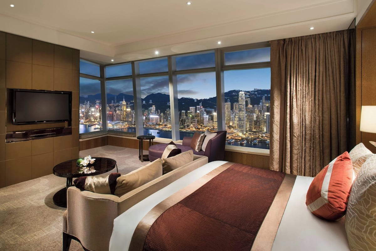 Premium bedding, down comforters, minibar, in-room safe