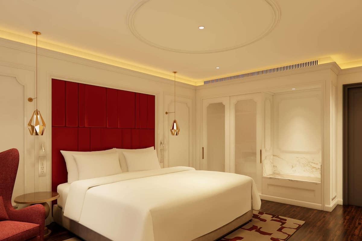 Deluxe Room, 1 King Bed | 1 bedroom, minibar, in-room safe, desk