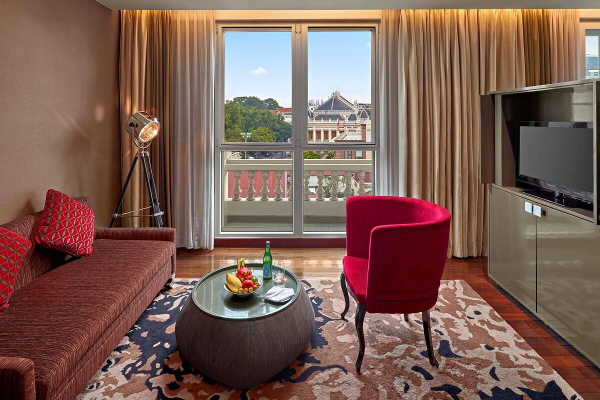 Suite – junior, 1 kingsize-seng (Opera House View) | Minibar, safe på rommet, skrivebord og blendingsgardiner
