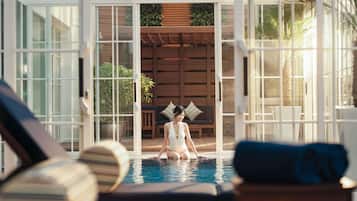Indoor pool, pool loungers
