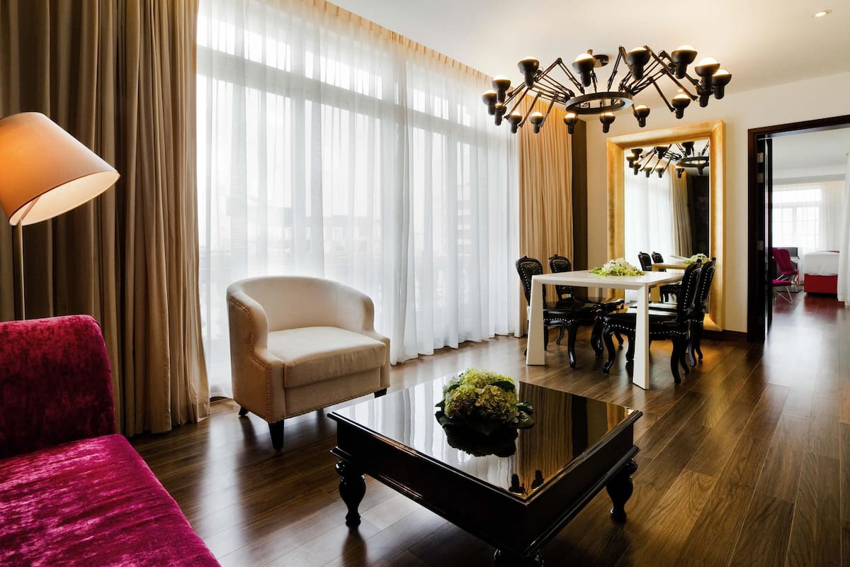 Suite, 1 trĂšs grand lit (L'Opera. Opera House View)