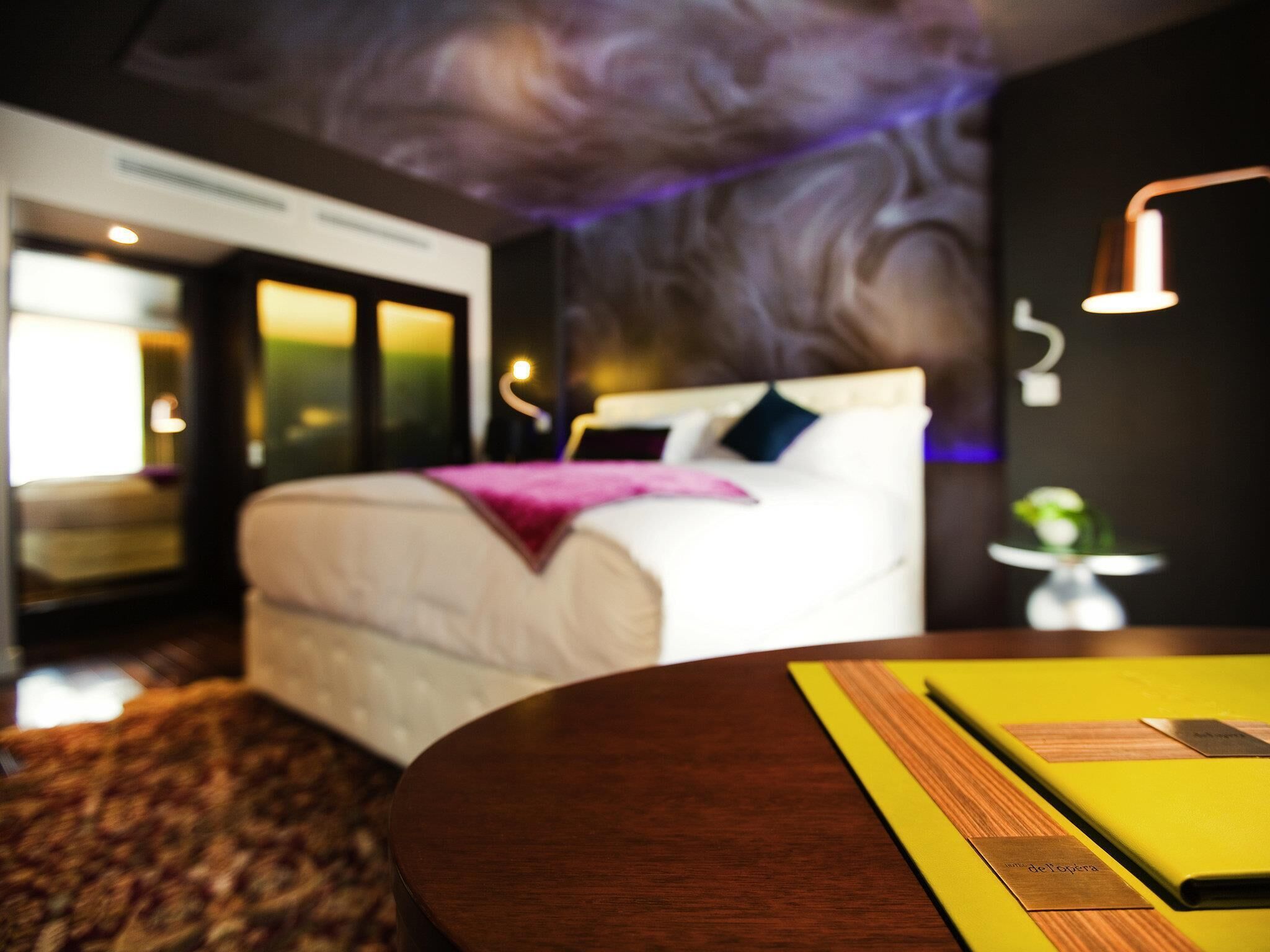 Chambre supérieure, 1 très grand lit | Minibar, coffre-fort, bureau, rideaux d’obscurcissement